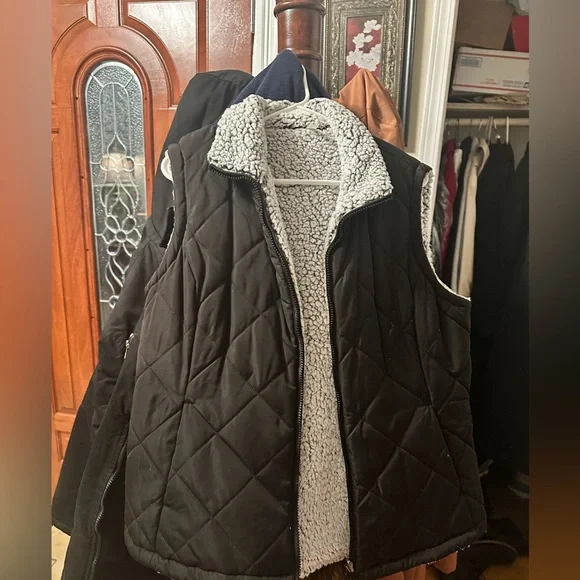 Beautiful free county vest, black with Sherpa XL Warm and classy! - Picture 1 of 4